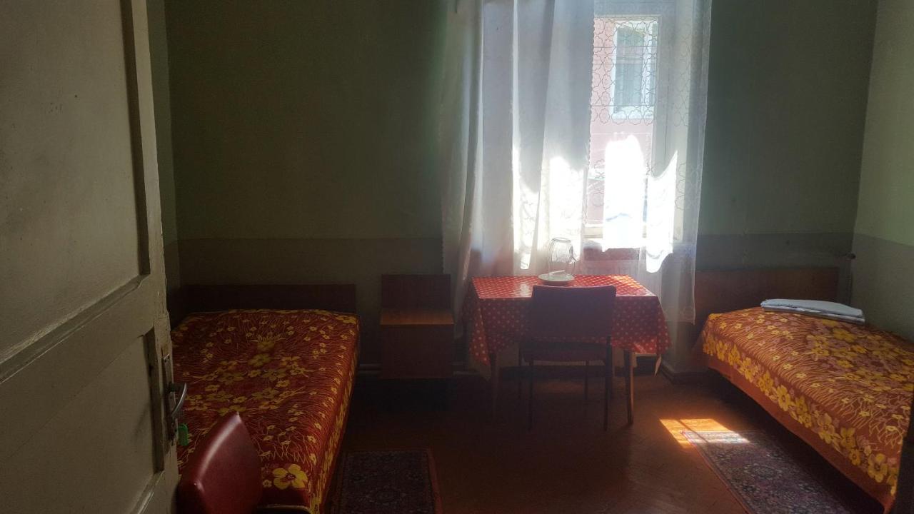 Firuza Hostel Borjomi Bagian luar foto